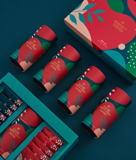 Christmas Packaging Design, Takeaway Packaging, Tea Packaging Design, Packaging Label Design, Cookie Packaging, Box Packaging Design, Food Packaging Design, Tea Packaging, Packing Design