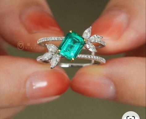 Ruby Jewelry Ring, Emerald Ring Design, Bridal Diamond Necklace, Real Diamond Earrings, Bridal Necklace Designs, Emerald Ring Vintage, Diamond Jewelry Set, Colored Stone Rings, Diamond Rings Design