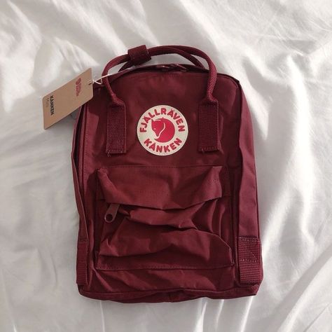 Minimalism List, Kanken Bag, Fjallraven Kanken Mini, Pretty Backpacks, Kanken Mini, Fjällräven Kånken, Stylish School Bags, School Bag Essentials, Aesthetic Backpack