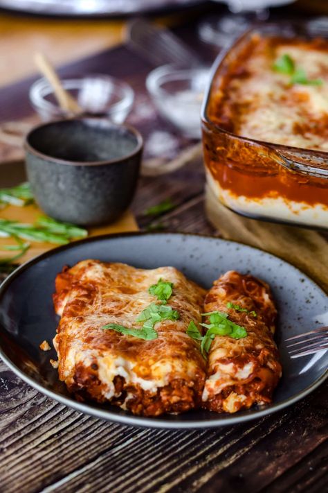 Cannelloni mit Hackfleischfüllung Italian Food Party, Pulled Chicken, Dinner Recipes Easy Quick, Chicken Alfredo, Calamari, Cannoli, Ground Pork, Alfredo, Easy Dinner Recipes