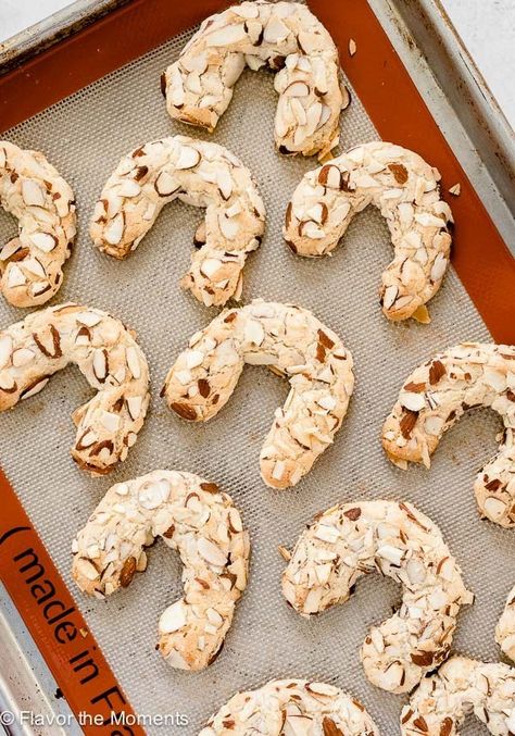 Chocolate Dipped Almond Horn Cookies are chewy, naturally gluten free almond cookies that are perfect for holiday baking! Almond Horn Cookies, Almond Crescent Cookies Recipes, Horn Cookies, Whole Foods Recipe, Gluten Free Almond Cookies, Almond Paste Cookies, Almond Paste Recipes, Almond Crescent Cookies, Italian Almond Cookies