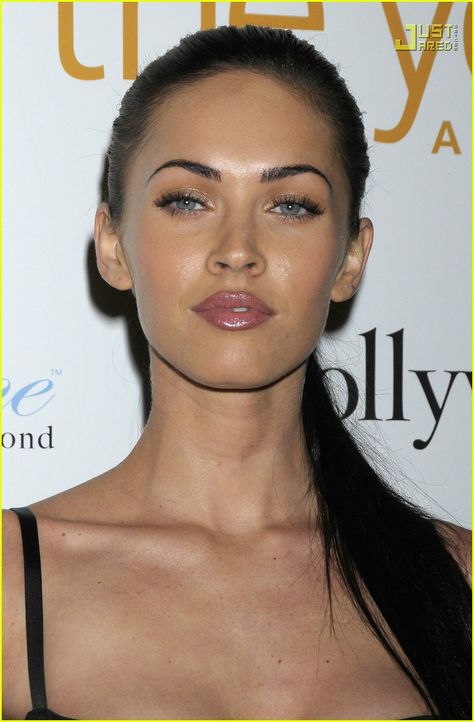 megan Megan Fox Lips, Megan Fox Eyebrows, Megan Fox Makeup, Megan Fox Hair, Fox Makeup, Megan Fox Photos, Fox Photos, Red Carpet Makeup, Henry Fonda