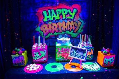 Jasi's Graffiti Glow Party | CatchMyParty.com 90s Glow Party, Graffiti Party Ideas, Graffiti Birthday Party Ideas, Graffiti Party Theme, Graffiti Birthday, 90s Theme Party Decorations, Hip Hop Birthday Party, Glow Theme Party, 90s Party Ideas