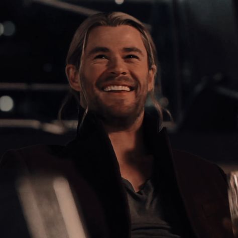 Thor Hot Pics, Thor Astetic, Thor Smiling, Thor Odinson Icons, Thor Pictures, Thor Images, Thor Pfp, Avengers Pfp, Thor Aesthetic