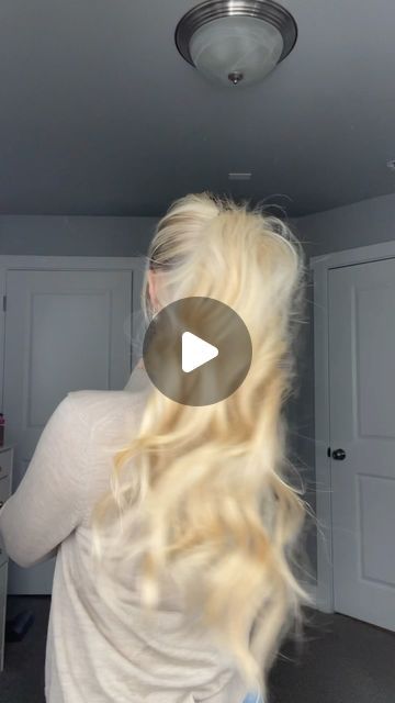 Olivia Dayton on Instagram: "the best hack for a banana clip!! Keeps your hair pulled back how you want and puts the bulk of your hair at the top!! IB: lauren.k.miller on tiktok!! 🫶🏼🫶🏼  • • • #bananaclip #clawclip #hairclip #hairhowto #hairstyletutorial #hairhacks" How To Use A Banana Clip, Banana Clip Hairstyles Tutorials, Banana Hair Clip Hairstyles, Olivia Dayton, Banana Clip Hairstyles, Banana Clip Hair, Hairclip Hairstyle, Hair Pulled Back, Hair Clip Hairstyles