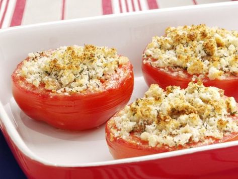 This quick and easy side dish is a fresh side that you can serve with baked fish, grilled meats, pasta, and more! We love this simple recipe, because it’s easy, but the presentation feels special.  The baked tomatoes are tender and sweet, while the bread crumbs and Parmesan make for a golden, crunchy  topping. Broiled Tomatoes, Baked Tomato Recipes, Hidden Valley Ranch Recipes, Luncheon Recipes, Yummy Vegetables, Wedding Luncheon, Tomatoes Recipe, Hidden Valley Ranch, Ranch Recipe