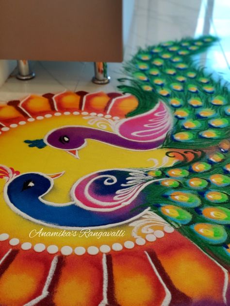 #Borderrangoli #Rangoli #welcomerangoli #Anamikasrangavalli #peacockrangoli Rangoli Pickock, 2023 Rangoli, Peacock Rangoli Designs, Welcome Rangoli, Rangoli Photos, Kalash Decoration, Indian Rangoli Designs, Ceremony Outfit, Beginner Henna