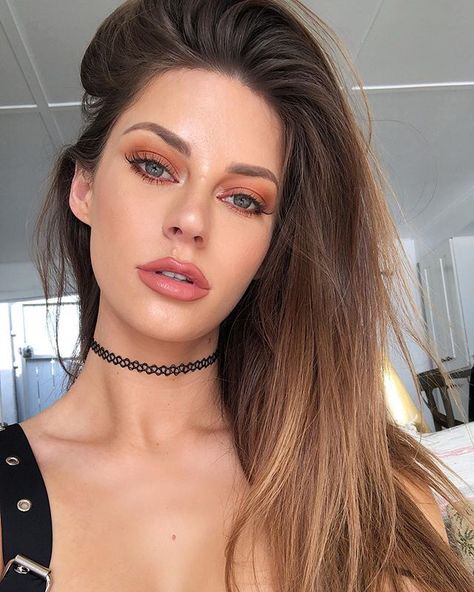 Hannah Stocking https://familytron.com/hannah-stocking/ Hannah Stocking, Curvy Model, Instagram Handle, Green Eyes, Body Measurements, Fashion Lover, Role Models, Fashion Magazine, New Hair