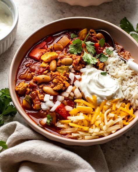 Inspired by and adapted from my husband’s grandmother, this veggie-packed turkey chili is a family favorite that we love for football season and, more generally, meal prepping. Everyone has their fav chili toppings, but mine have always been sour cream, white onion, and cilantro. Cozy, hearty, and completely satisfying! FOR THE RECIPE✨comment “recipe please” below and I’ll send it your way!✨ https://www.wellseasonedstudio.com/turkey-chili/ #wellseasonedstudio #chili #turkeychili #dinner #... Chili Toppings, Chili Bowl, Turkey Chili, White Onion, Meal Prepping, Seasoning Recipes, Football Season, Family Favorites, Butternut Squash