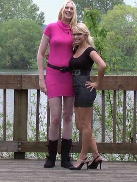 Very Tall Women - Gallery Woman Loving Woman, Tall People, Long Tall Sally, Tall Girl, Tall Women, Tall Guys, Mode Fashion, Big And Tall, Long Legs