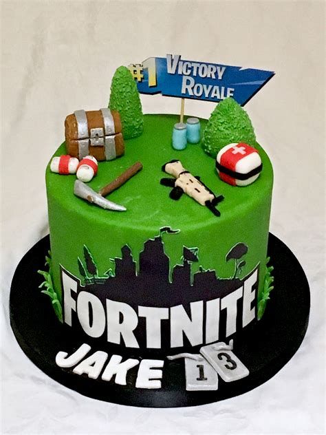 fortnight cake - Yahoo Image Search Results Easy Fortnite Cake, Fortnite Birthday Cake, Disney Breakfast, Cakes Without Fondant, Fortnite Cake, 9th Birthday Cake, 12th Birthday Cake, 8th Birthday Cake, Nursing Cake