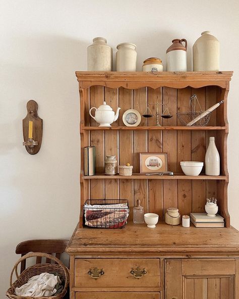 Farm Home Decor Ideas, Small Details For Home, Grandma Core Home Decor, Old Kitchen Decor, Grandma Core Room, Clean Home Aesthetic, Hutch Decorating Ideas, Grandma Decor, Hutch Styling