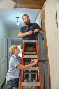 HGTV's Newest Stars Swear They're Just Regular People Trying to Revive Their Hometown Hometown Hgtv, Hgtv Paint Colors, Hgtv Living Room, Home Town Hgtv, Ben Napier, Erin Napier, Town Homes, Chip And Jo, Southern Mississippi