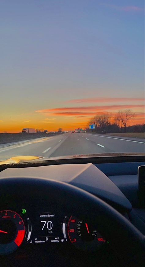 POV of driving a car on the highway with a sunset Driving On Highway Aesthetic, Highway Driving Aesthetic, Kentucky Road Trip, American Road Trip Aesthetic, Kentucky Aesthetic, Highway Aesthetic, Driving On Highway, Driving Highway, Nicole Martin