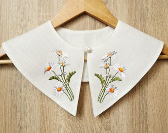 Embroided Collar, Collar For Women, Fashion Catwalk, Ukrainian Clothing, Easter Embroidery Designs, Embellished Collar, Fake Collar, Cellos, White Daisies