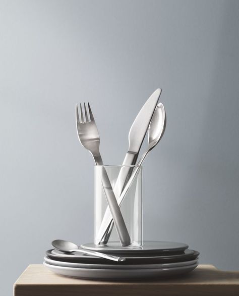 Whatever the cuisine, make your dinner an occasion to remember with Georg Jensen cutlery. Exquisite knives, forks, spoons and chopsticks add the finishing touch to every meal.Modern kitchen flatware on a concrete worktop. Our cutlery designs are suitable for sophisticated dinner parties or relaxed family dining. #georgjensen #danishdeign #cutlery #cutleryset #scandinavianliving #nordicliving New York Desserts, Grill Dinner, New York Cake, Cutlery Design, Salad Serving Set, Grilled Dinner, Nordic Living, Family Dining, Scandinavian Living