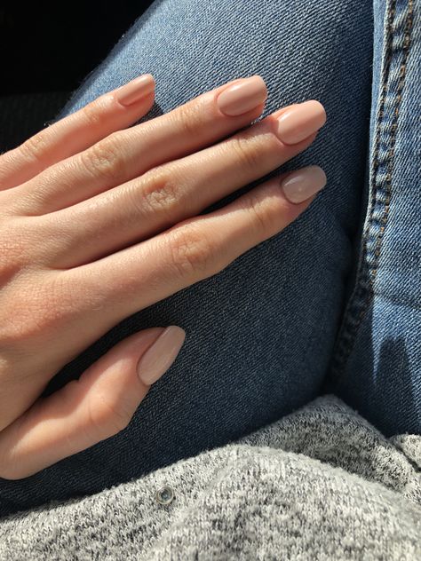 Shiny Nude Nails, Solid Colour Acrylic Nails, Nude Colour Nails, Beige Nude Nails, Nude Beige Nails, Solid Colour Nails, Ongles Beiges, Shiny Nails Designs, Natural Acrylic Nails