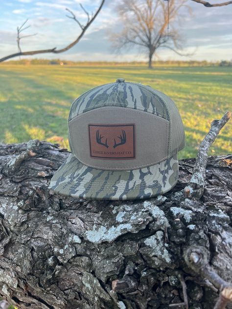 Hand crafted in the State of Florida using only the finest materials and equipment.  We use Lost Hat Co. 7 panel Flat Bill Snap Back hats in some of our most popular colors. Check out our other styles @ Three Rivers Hat Co. Flat Bill Hats For Guys, Flat Bill Hats For Women, Cute Country Hats, Hooey Hats, Snap Back Hats, Nightmare Before Christmas Backpack, Western Wallpaper, Forest Life, Deer Horns