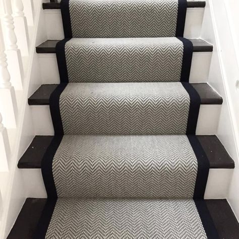 White And Black Staircase With Runner, Rug Stairs Ideas, Stair Runner Narrow Stairs, Carpet Runner On Curved Stairs, Black And White Staircase With Runner, Black Stairs With Carpet Runner, Stair Runner Black Stairs, Stair Runner Carpet Ideas, Black And White Stair Runner