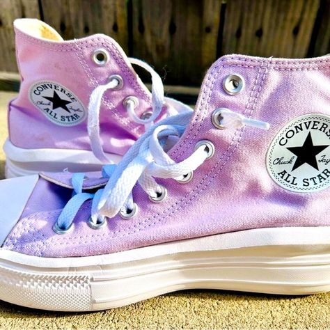 Womans size 7.5 Purple platform converse Purple Converse, Converse Shop, Platform Converse, Chucks Converse, Converse Shoes, Converse, Like New, Size 7, Purple