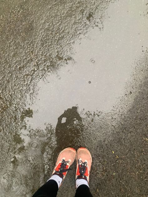 Running Rain Aesthetic, Autumn Running Aesthetic, Road Running Aesthetic, Running Aesthetic Winter, Winter Running Aesthetic, Runner Aesthetic Girl, 5k Aesthetic, Runner Girl Aesthetic, Fall Running Outfit