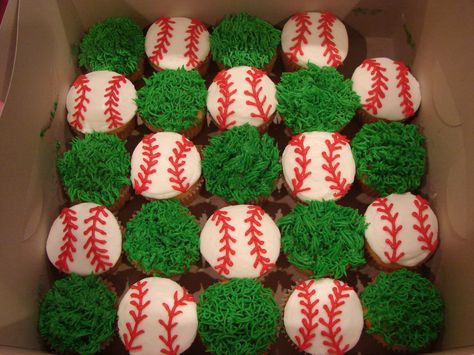 This board inspired by: https://eyesinthebacksince2001.wordpress.com/2016/07/04/porkchops-pasta-spinach/ Grass Cupcakes, Birthday Cupcakes Boy, Baseball Cupcakes, Lila Party, Baseball Theme Birthday, Pull Apart Cupcake Cake, Pull Apart Cake, Baseball Cake, Baseball Theme Party