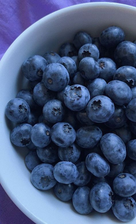 Blue Fruits, Fruit Photography, Fresh Groceries, Healthy Food Motivation, Think Food, Fruit And Veg, Food Obsession, Pretty Food, Food Menu