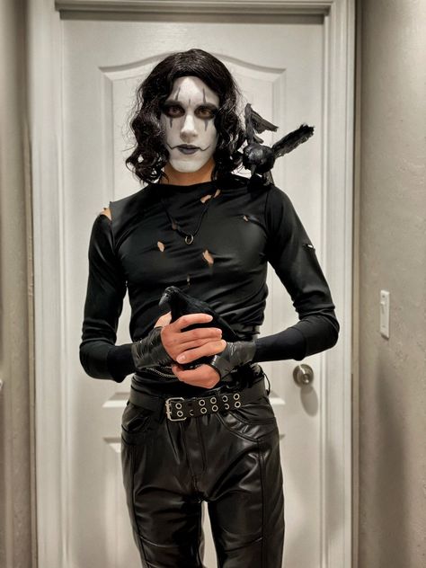 The Crow Costume, Goth Couple, Crow Halloween, Crow Costume, Crow Movie, Brandon Lee, The Crow, Halloween Outfit, Couple Halloween