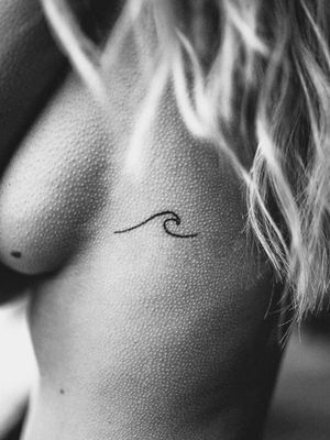 Simple Wave Tattoo, Tattoo Sea, Small Wave Tattoo, Stick Poke Tattoo, Tiny Tattoos For Women, Wave Tattoo, Dot Tattoos, Tattoos Skull, Cute Tiny Tattoos