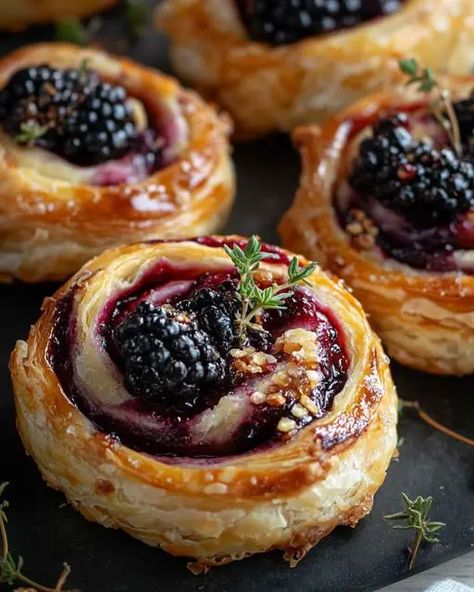 Blackberry Brie, Brie Pastry, Autumn Appetizers, Pastry Swirls, Christmas Eve Day, Winter Appetizers, Blackberry Dessert, Food Studies, Entertaining Desserts