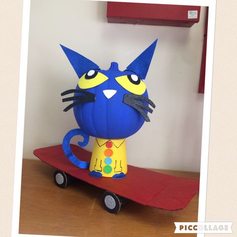 craft pumpkin, pete the cat on a skateboard, and his 4 groovy buttons Pete The Cat Pumpkin, Book Character Pumpkins, Story Book Pumpkin, Creative Pumpkin Decorating, Character Pumpkins, Pumpkin Decorating Contest, Pumpkin Books, Diy Outfits, Pumpkin Contest