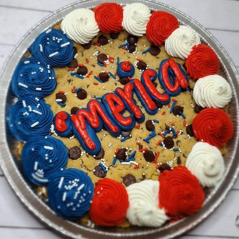 4th Of July Cookie Cake Rectangle, Usa Cookie Cake, Memorial Day Cookie Cake Ideas, Labor Day Cookie Cake Ideas, Memorial Day Message Cookies, Cookie Cake 4th Of July, 4th Of July Bakery Ideas, Cookie Cake Decorating Ideas Summer, Labor Day Cookie Cake