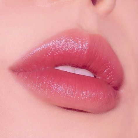 ━ 𝐡𝐚𝐳𝐞𝐥 ☻ Pretty Lips Aesthetic, Pink Lip Aesthetic, Lips Aesthetic, Lips Inspiration, Pink Lips Makeup, Korean Lips, Lips Photo, Beauty Hacks Lips, Korean Eye Makeup