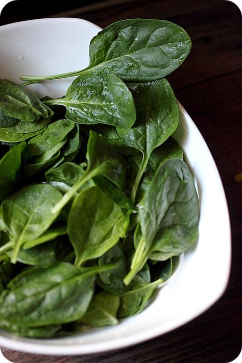 Creamed Spinach Recipe, Garlic Spinach, Sauteed Spinach, Fresh Spinach, Salad With Sweet Potato, Creamed Spinach, Shrimp Salad, Spinach Leaves, Spinach Salad