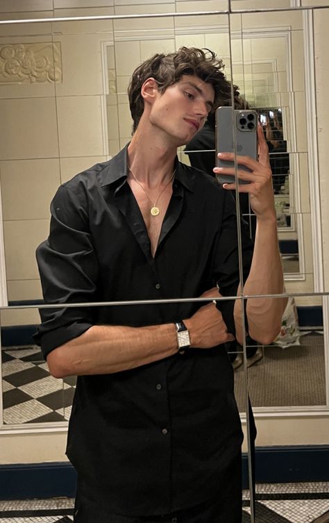 Male Selfie Poses Aesthetic, Moritz Hau Aesthetic, Mortiz Hau, Moritz Hau, Atlas Corrigan, Boyfriends Be Like, Money Clothes, Pants Outfit Men, Chill Photos