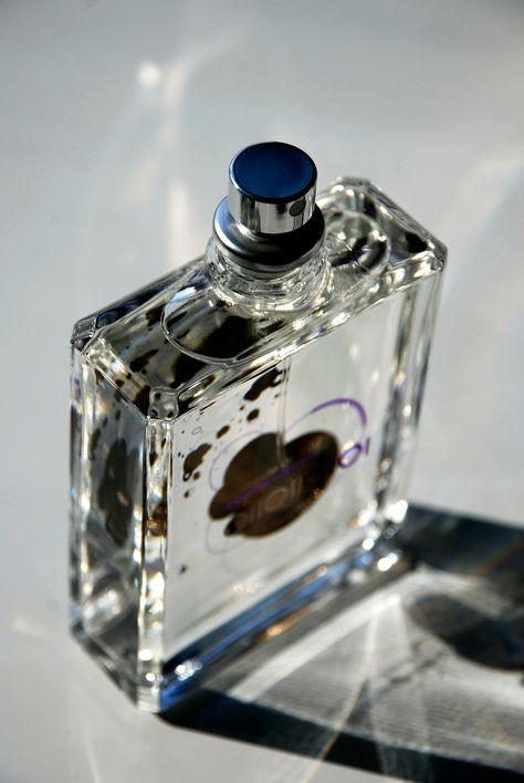 Diy Perfume Recipes, Cheap Perfume, Escentric Molecules, Perfume Recipes, Hermes Perfume, Diy Perfume, Perfume Reviews, Perfume Store, Celebrity Perfume