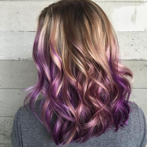 Chestnut Hair With Purple Balayage Purple Blonde Hair, Hairstyle Balayage, Purple Hair Highlights, Balayage Hairstyle, Balayage Haircolor, Purple Balayage, Underlights Hair, Purple Ombre Hair, Dyed Blonde Hair