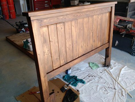 Queen Headboard Ideas Wood, Diy King Size Headboard Wood, Diy Queen Headboard, Barn Board Headboard, Diy Farmhouse Headboard, Diy King Size Headboard, Headboard Farmhouse, Homemade Bed Frame, Queen Bed Frame Diy