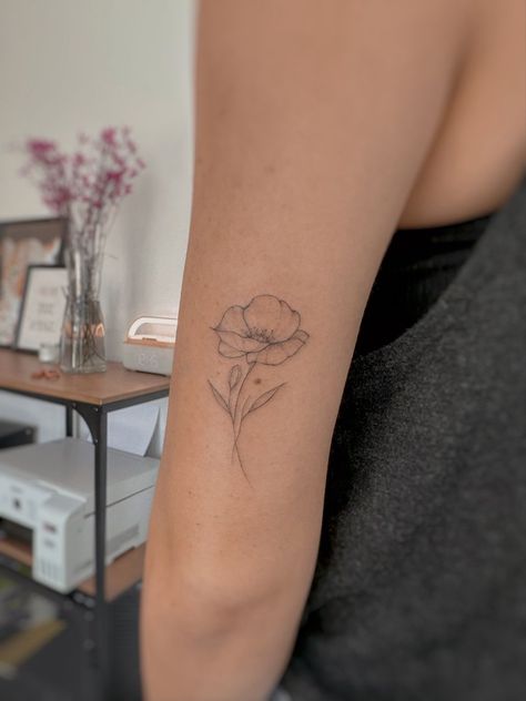 Poppy Daisy Rose Tattoo, Single Poppy Flower Tattoo, Poppy Flower Arm Tattoo, Japanese Poppy Tattoo, Delicate Daisy Tattoo Simple, Iceland Poppy Tattoo, Minimalistic Poppy Tattoo, Fineline Poppy Flower Tattoo, Fine Line Poppy Tattoo Arm