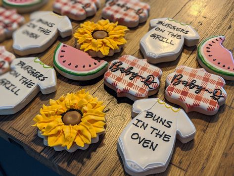 Bbq Themed Gender Reveal, Babyque Cookies, Gender Reveal Barbeque, Baby Q Cookies, Bbq Gender Reveal Ideas, Gender Reveal Party Cookies, Baby Bbq Shower Ideas, Baby Shower Barbeque, Babyque Shower