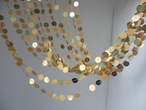 Thank you so much to visiting my shop. This circle garland’ s color is gold. The circles are made hand punched. Perfect decoration will be for your wedding, birthday , room’ s decor and for your all happy days. Circle size: 1 inch Holiday decor Wedding decoration, Bridal shower Birhtday 20s Speakeasy, Paper Games For Kids, Gold Holiday Decor, Gold Garland, Moms 60th, Circle Garland, Holiday Garland, Party Girlande, 20s Party