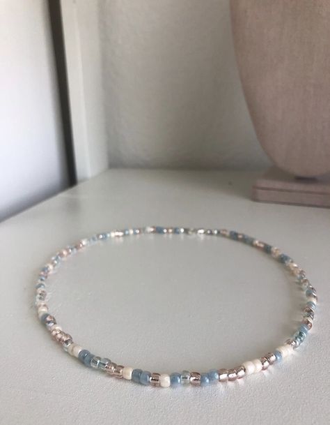 Layerd Bead Necklace, 2mm Seed Bead Necklace, Blue Seed Bead Bracelet, Cute Bead Bracelet Ideas, Bracelet Ideas Seed Beads, Cute Seed Bead Bracelets, Summer Necklace Ideas, Seed Bead Bracelets Ideas, Seed Bead Ideas