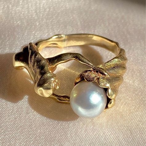 Grunge Necklace, Hug Ring, Saturn Necklace, Dolphin Jewelry, Y2k Necklace, Pearl Rings, Gold Baroque, Y2k Accessories, Ring Pendant Necklace