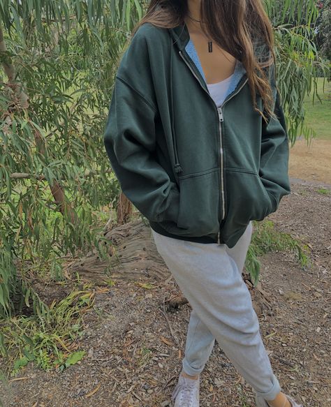 Zip Up Hoodie And Joggers Outfit, Green Zip Up Hoodie Outfit Aesthetic, Dark Green Zip Up Hoodie Outfit, Brandy Zip Up Hoodie Outfit, Green Zip Up, Zip Up Hoodies Aesthetic, Zip Up Jacket Outfits, Green Zip Up Outfit, Quarterzip Outfits