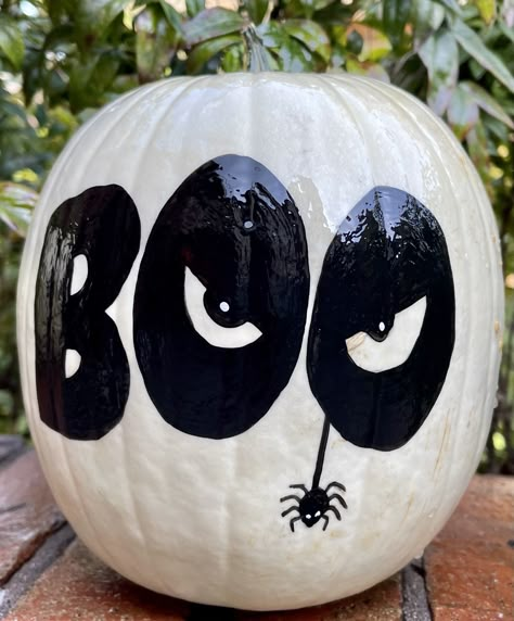 Simple Pumpkin Painting Ideas, Cute Painted Pumpkin Ideas, Pumpkin Painting Party, Pumpkin Decorating Diy, Halloween Pumpkin Crafts, Creative Pumpkin Painting, Pumpkin Contest, Pumpkin Painting Ideas, Halloween Pumpkin Designs