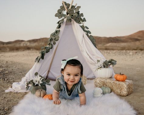 Pumpkin Patch Birthday, Pumpkin Patch Photoshoot, Fall Minis, Diy Teepee, Cute Family Photos, Birthday Picture, 1st Birthday Pictures, First Birthday Pictures, Fall Festivities