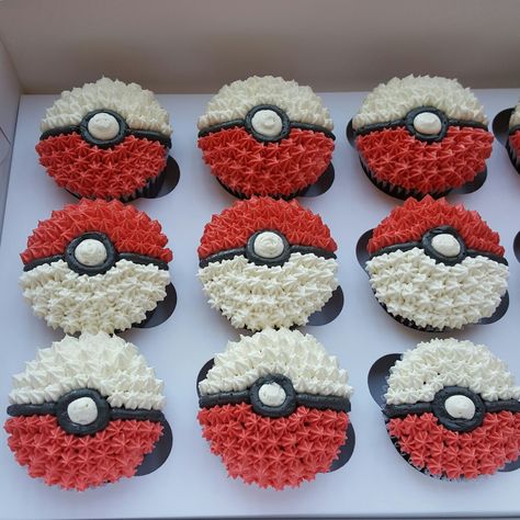 Pokemon Ball Cupcakes, Pokemon Baking Ideas, Cupcake Pokemon Cake, Pokeball Cupcake Cake, Pokemon Theme Cupcakes, Pokemon Cake And Cupcakes, Pikachu Birthday Cupcakes, Small Pokemon Cake, Pokemon Birthday Party Cupcakes