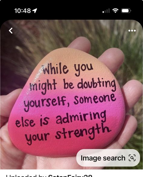 Rock Painting Affirmations, Inspirational Rocks Words, Kindness Rocks Ideas Easy, Friends Painted Rocks, Inspirational Rock Painting Ideas, Positive Rock Painting Ideas, Kindness Rocks Ideas, Inspirational Painted Rocks, Rock Sayings