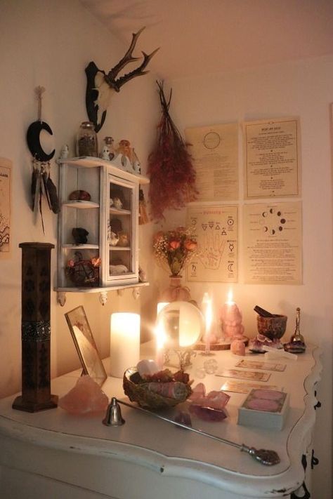 Spiritual Altar Ideas, Altar Ideas Sacred Space, Mabon Altar, Altar Setup, Hex The Patriarchy, Witchy Bedroom, Spiritual Room, Spiritual Altar, Witchy Room