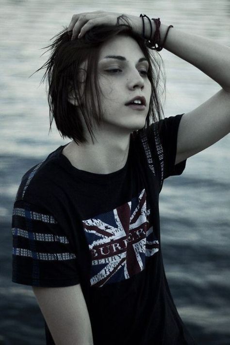 Androgynous Long Hair, Nonbinary Hair, Style Androgyne, Androgynous People, Androgynous Boy, Androgynous Girls, Androgynous Women, Androgynous Hair, Androgynous Models